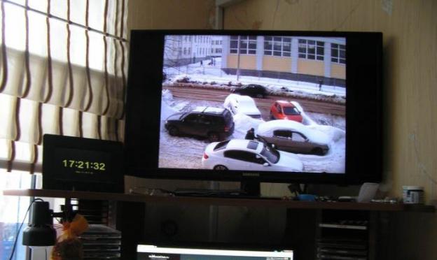 Paano ikonekta ang isang panlabas na surveillance camera sa isang computer